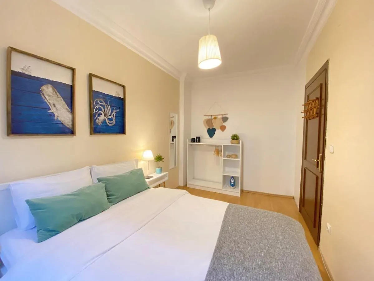 Comfy & Spacious Flat In The Center Of Cihangir Istanboel Appartement